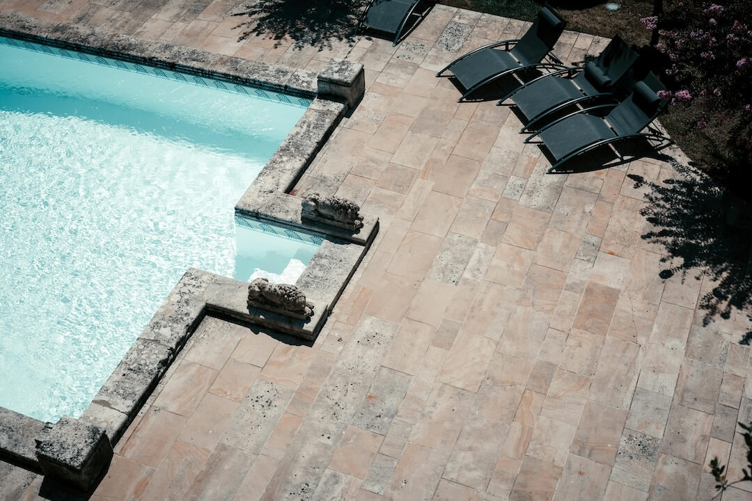 Choosing the Right Heat Pump for Your Pool Image